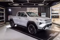 Toyota Hilux 2026 tung ảnh nhá hàng tại Việt Nam, ra mắt tháng 1/2026
