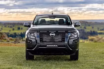 Nissan Navara 2026 - bán tải "chung trứng" với Mitsubishi Triton có gì?