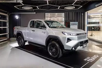 Toyota Hilux 2026 tung ảnh nhá hàng tại Việt Nam, ra mắt tháng 1/2026