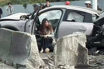 Nio EC6 gãy đôi sau tai nạn kinh hoàng, hành khách thoát nạn thần kỳ