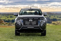 Nissan Navara 2026 - bán tải "chung trứng" với Mitsubishi Triton có gì?