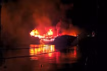 Cháy tàu cá ở Thuận An thiêu rụi tài sản 350 triệu đồng