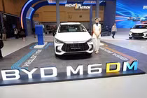 BYD M6 hybrid từ 447 triệu đồng, chạy 110 km không "uống 1 giọt xăng"