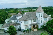 Biệt thự sang trọng của đại gia Việt trước khi "ngã ngựa" 