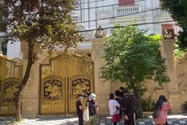 Bên trong biệt thự bề thế như lâu đài của ca sĩ Long Nhật 