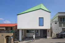 Cận cảnh ngôi nhà hình chiếc bút chì độc đáo