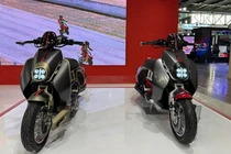 Italjet Roadster 400 ra mắt - chiếc xe tay ga điên rồ nhất thế giới 