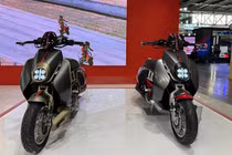 Italjet Roadster 400 ra mắt - chiếc xe tay ga điên rồ nhất thế giới 