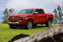 Tận mục Toyota Tacoma 2026 - bán tải hạng nặng từ 839 triệu đồng