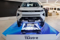 Ra mắt Toyota Hilux 2026 chạy điện giá 1,2 tỷ đồng, chạy 315 km/sạc
