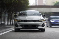 Kia thu hồi hơn 250.000 xe K5 Sedan vì sự cố bình nhiên liệu