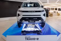 Ra mắt Toyota Hilux 2026 chạy điện giá 1,2 tỷ đồng, chạy 315 km/sạc