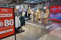 Cửa hàng thời trang, điện máy đồng loạt giảm giá sâu dịp Black Friday 