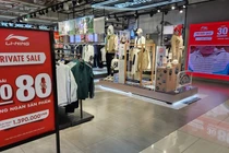 Cửa hàng thời trang, điện máy đồng loạt giảm giá sâu dịp Black Friday 