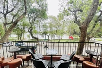 Bên trong căn nhà trên phố Hàng Khay của Tuấn Hưng