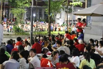 Nút giao thông Kim Mã- Liễu Giai chật kín người xem từ 4h sáng 