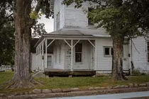 Bên trong thành phố bán nhà chỉ 1 USD 