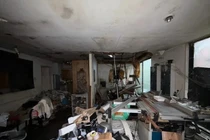 Cận cảnh ngôi nhà hoang đổ nát gần 35 tỷ đồng vẫn hút khách 