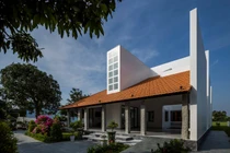 Nhà mái ngói đẹp sững sờ trên báo Mỹ