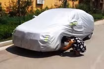 Dùng bạt phủ ôtô mùa nắng nóng - an toàn hay sai lầm?