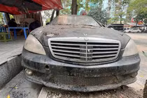 Mục sở thị Mercedes-AMG S63 bạc tỷ "vứt xó" vỉa hè Hà Nội suốt 10 năm