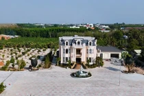 Hé lộ dinh thự hoàng gia châu Âu rộng 30.000m2