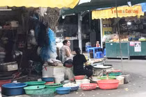 Chợ tạm, chợ cóc nhếch nhác ở Hà Nội trước ngày bị dẹp bỏ 