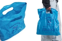 Túi hàng hiệu gần 30 triệu đồng trông như đồ siêu thị