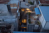 Ngôi nhà phố cổ nổi bật với mái cong độc đáo