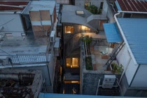 Ngôi nhà phố cổ nổi bật với mái cong độc đáo