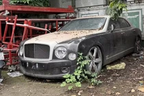 Xe sang Bentley Mulsanne trị giá chục tỷ "bỏ xó" ở Hà Nội