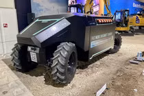 Bộ sạc di động có thể tự chạy đến chỗ ôtô điện hết pin