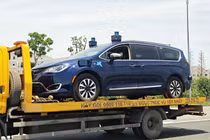 Minivan Chrysler Pacifica xuất hiện bí ẩn trên phố Việt Nam