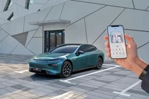 Chi tiết Xpeng P7 2025 - sedan xịn sò với màn hình 87 inch