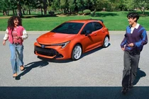 Toyota Corolla Hatchback 2026 ra mắt, giá bán từ 24.180 USD 