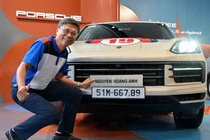 Không chỉ có ngoại hình nổi bật, chiếc Cayenne mới còn sở hữu biển số sảnh tiến 51M-667.89. Theo dữ liệu từ trang đấu giá biển số trực tuyến vpa.com.vn, biển số này đã được chốt thành công ở mức 550 triệu đồng.