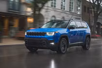 Jeep Cherokee 2026 thêm bản hybrid, có gì "đấu" Hyundai SantaFe?