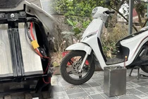 Độ pin xe máy điện để chạy xa hơn - hiểm hoạ khôn lường