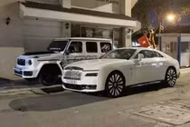 Rolls-Royce Spectre và Mercedes-AMG G63 bạc tỷ của bố con Minh Nhựa