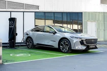 Mazda 6e 2026 - sedan điện sạc đầy chạy 560 km, giá dễ tiếp cận