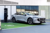 Mazda 6e 2026 - sedan điện sạc đầy chạy 560 km, giá dễ tiếp cận