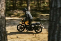 Chi tiết Triumph Scrambler 400 XC 2026 mới, khoảng 230 triệu đồng