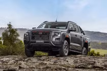 Chi tiết Nissan Navara 2026 từ 926 triệu đồng, nâng cấp mạnh tay