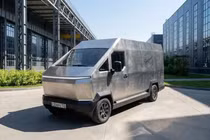 Russo-Balt F200 - xe điện vỏ thép không gỉ, cam kết bảo hành đến 100 năm