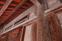 Ngôi nhà gỗ sưa được trả trăm tỷ chủ không bán