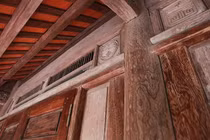 Ngôi nhà gỗ sưa được trả trăm tỷ chủ không bán