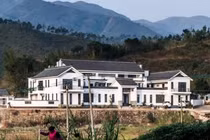 Biệt thự dưỡng già 1.000m2 hai con báo hiếu cha mẹ 