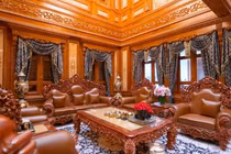 Cận cảnh biệt thự đồ sộ dát hàng hiệu từ ngoài vào trong