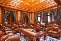 Cận cảnh biệt thự đồ sộ dát hàng hiệu từ ngoài vào trong