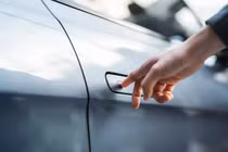 Tay nắm cửa điện dạng ẩn phải "khai tử" tại Trung Quốc từ năm 2027